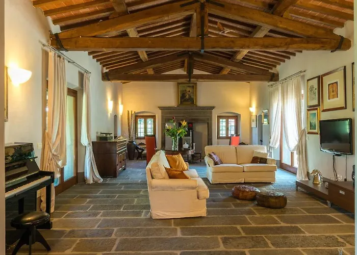 Casale La Splendida 10, Emma Bucine
